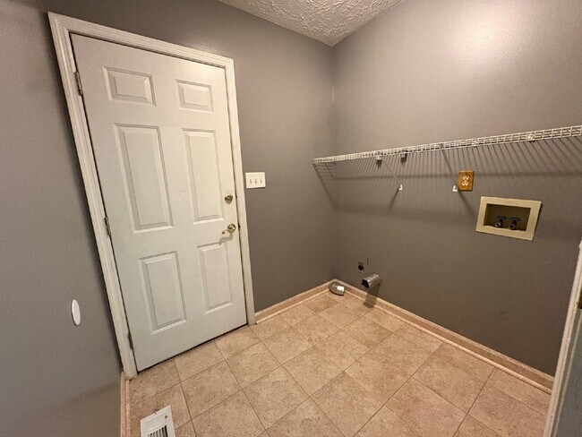 Building Photo - 204 Cobblestone Ct