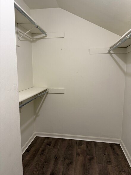 Building Photo - 713 Goodard Dr