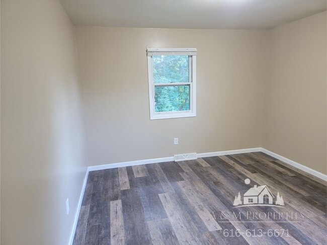 Building Photo - 5809 Christie Ave SE