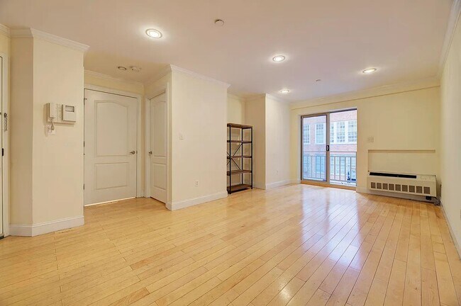 Building Photo - 143 Mulberry Street