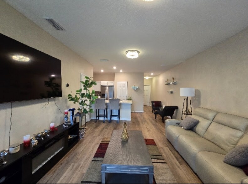 Primary Photo - 7804 Merchants Way
