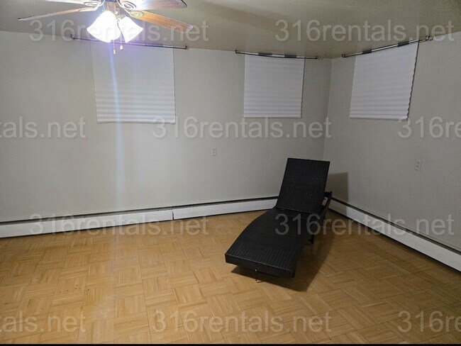 Building Photo - $525 - 1 bed 1 bath - Multi-Family