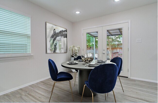 Building Photo - 5704 Darling St