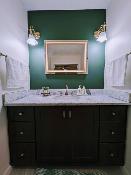 Building Photo - 1303 Colony Dr