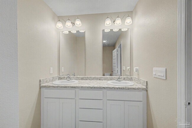 Building Photo - 9055 Golden Eye Dr