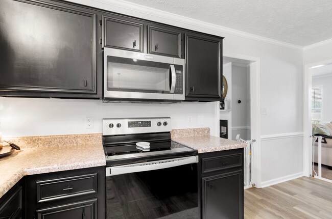 Building Photo - 3 Bedroom, 2 Bath Home