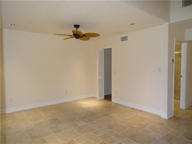 Building Photo - 10253 Riverbend Terrace