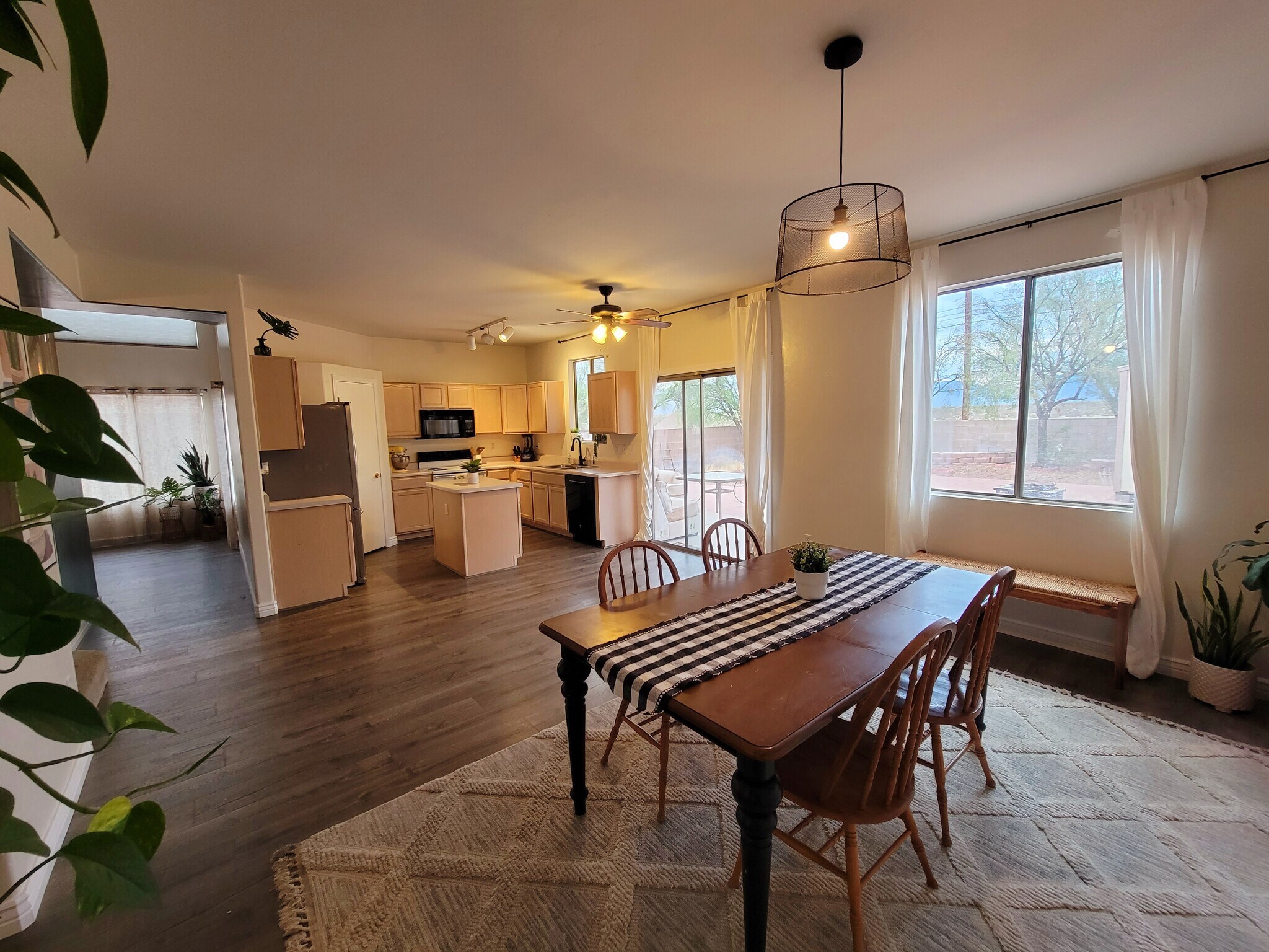 Kitchen/Dining Room - 8697 S Desert Rainbow Dr