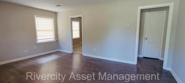 Building Photo - SECTION 8 FRIENDLY!!!!!