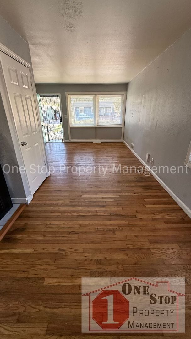 Building Photo - 4 Bedroom, 2 Bathroom home in Kansas City