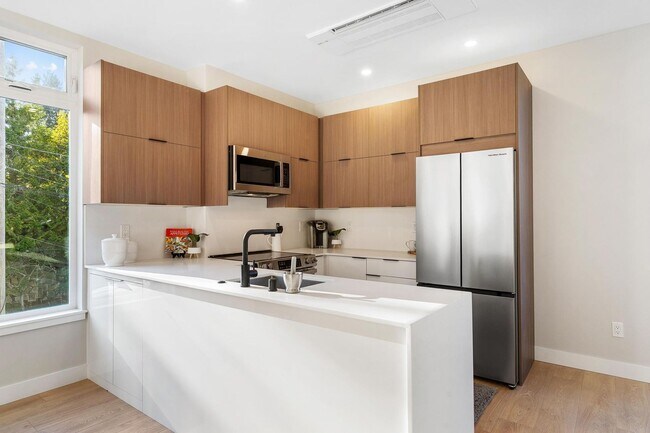 Building Photo - Gorgeous Brand New Construction w/ Rooftop Deck! 3 Bed 2.5 Bath Seattle Home