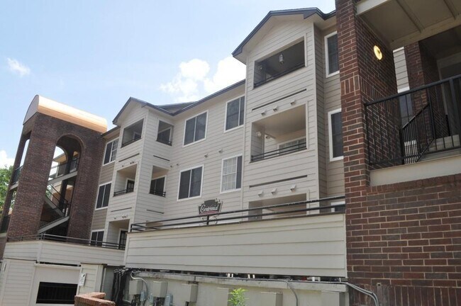 Building Photo - 501 W 26th St