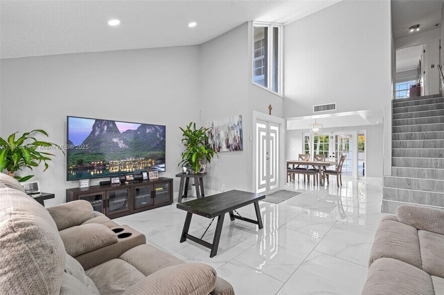 Building Photo - 8351 SW 39th Ct