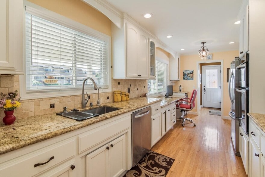 Building Photo - 3361 Madonna Dr