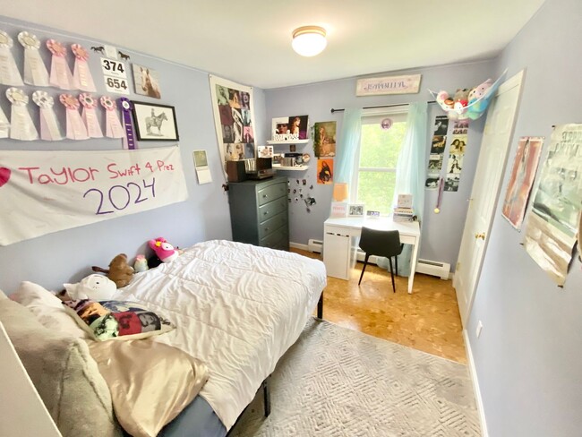 Building Photo - 3 Bedroom Home Colchester Available 8/15th!