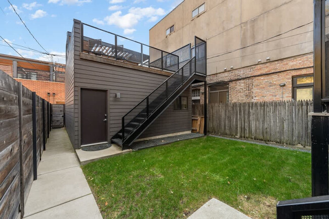 Building Photo - 1307 N Bell Ave