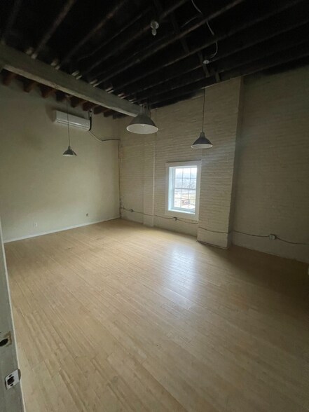 Building Photo - 1009 Jefferson St