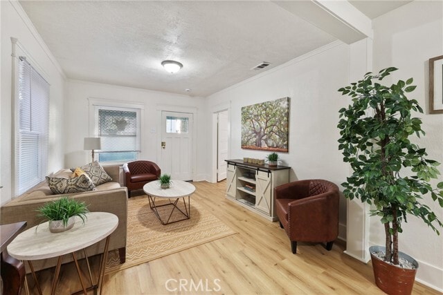 Building Photo - 1146 N Loma Vista Dr