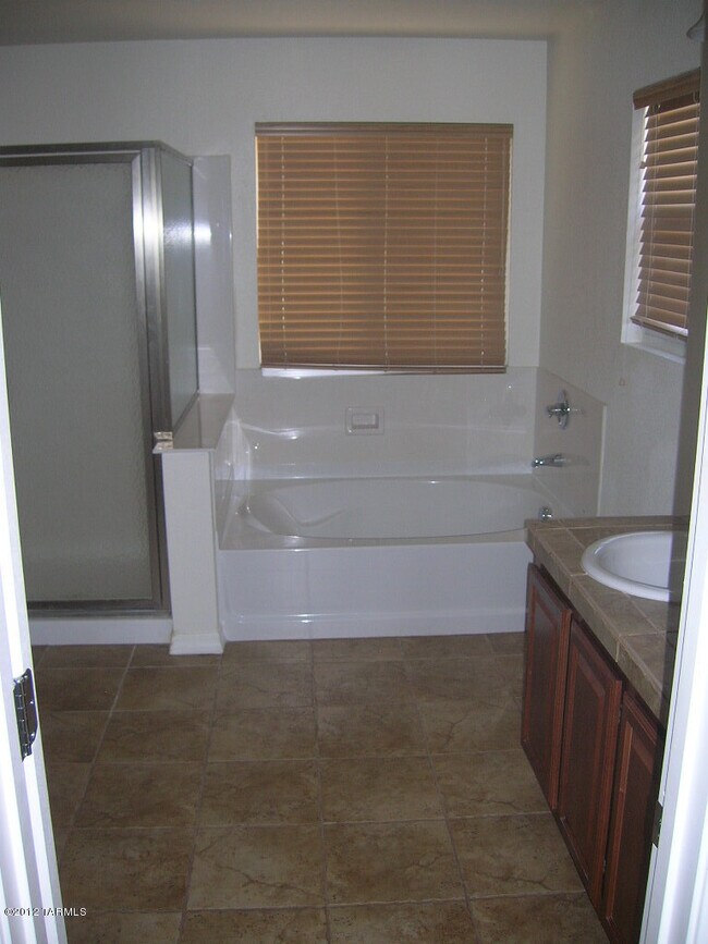 Building Photo - 9008 N Roebling Dr