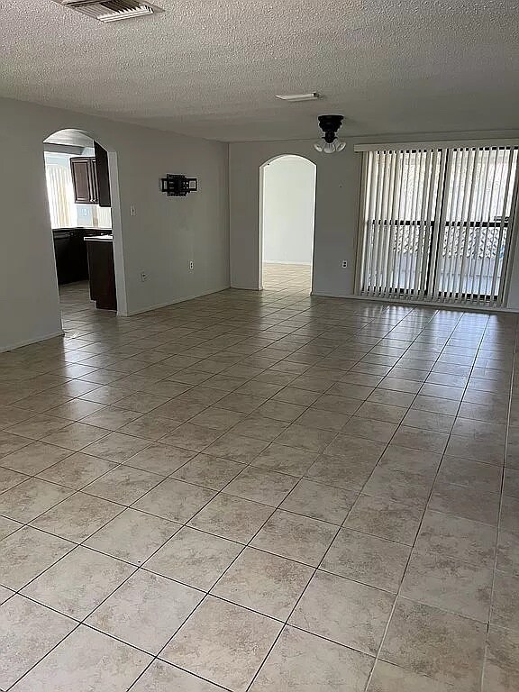 Building Photo - 7204 Brentwood Dr