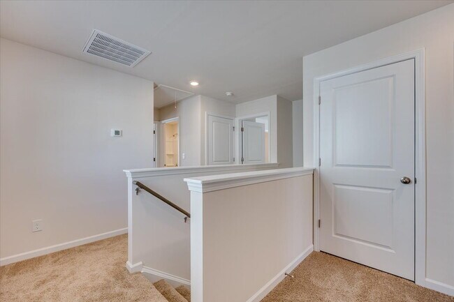 Building Photo - 587 King Clover Ln