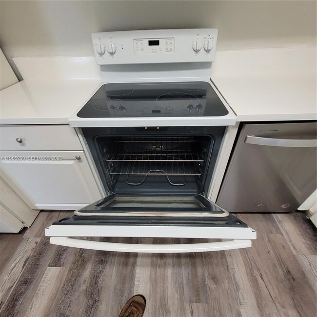 Building Photo - 5100 SW 41st St