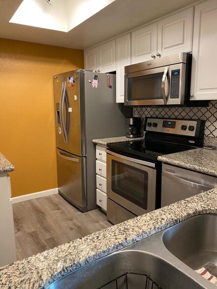 Building Photo - 4850 E Desert Cove Ave