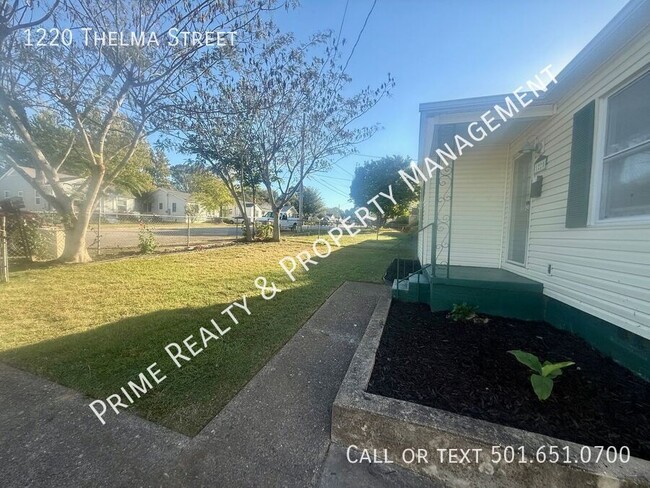 Building Photo - 1220 Thelma St