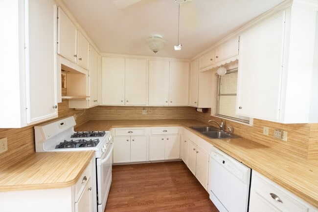 Building Photo - 8825 Merlin Dr