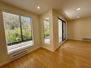 Building Photo - Beautiful Courtyard Level Flat with Outdoor Garden Patio