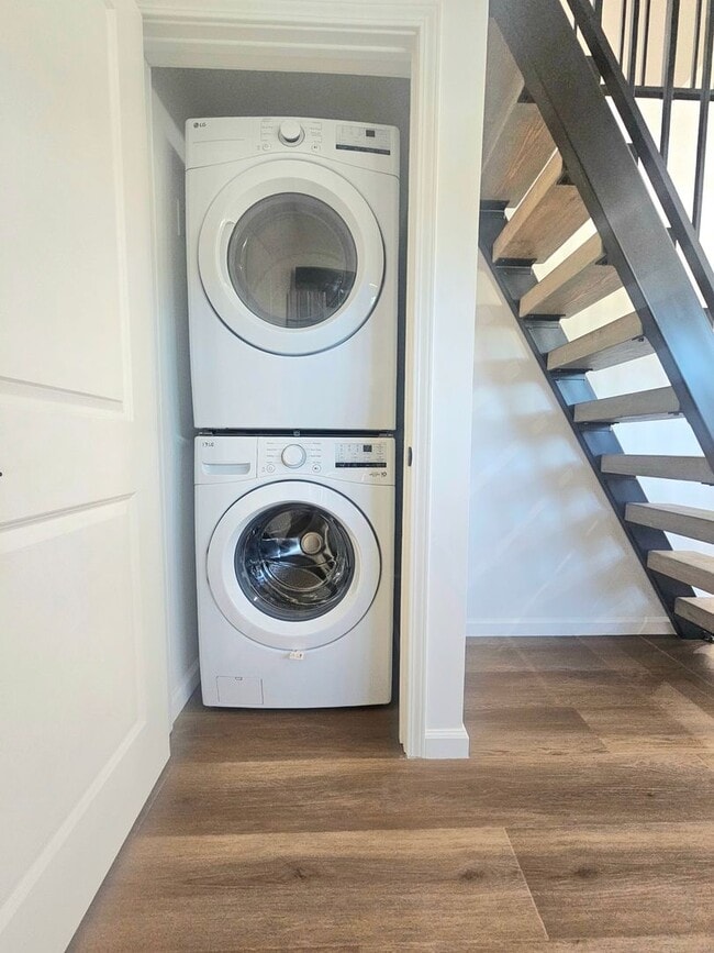 Building Photo - Algonquin Lane