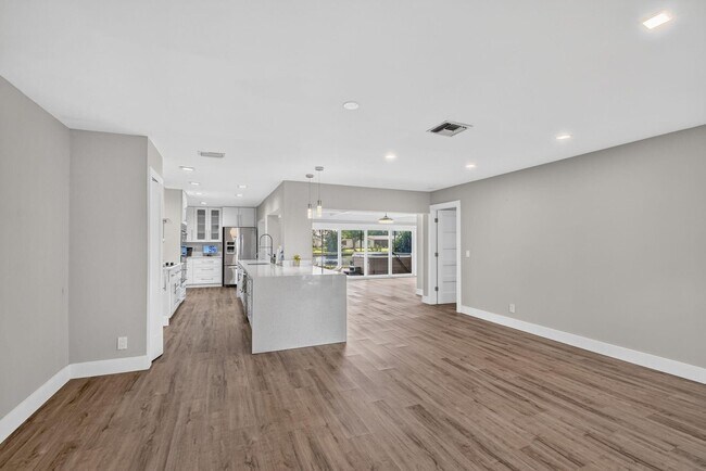 Building Photo - 14624 Country Side Ln