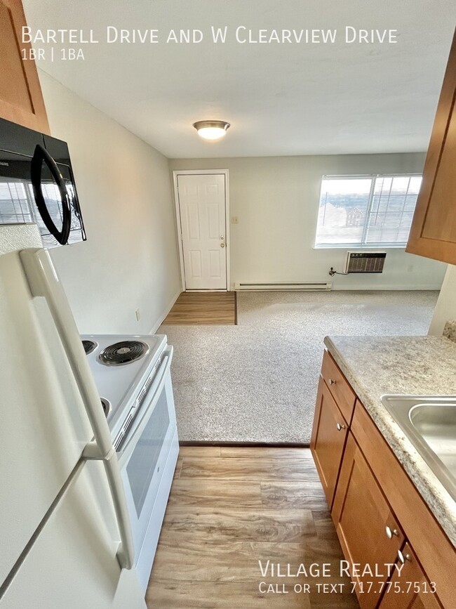 Building Photo - No Steps! Remodeled 1-Bed Convenient to I-...