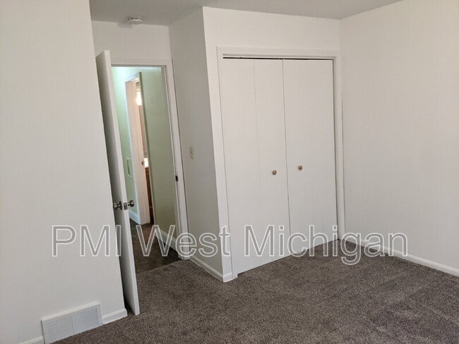 Building Photo - 2102 36th St SW