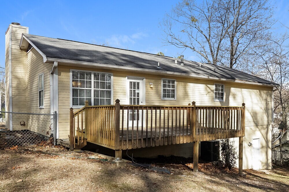 Building Photo - 5811 Willow Crest Dr