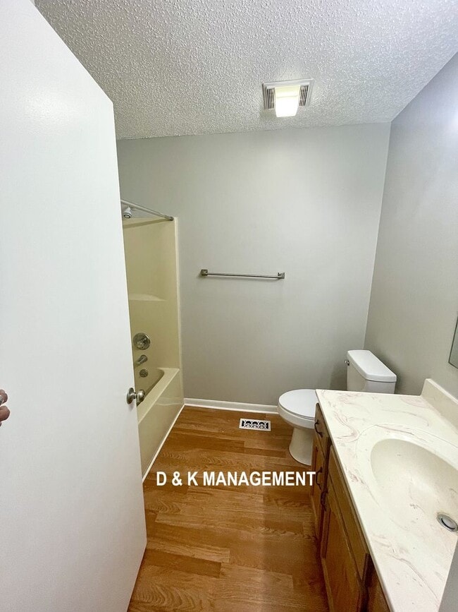 Building Photo - 3 Bedroom 2 Bath in Lenoir City