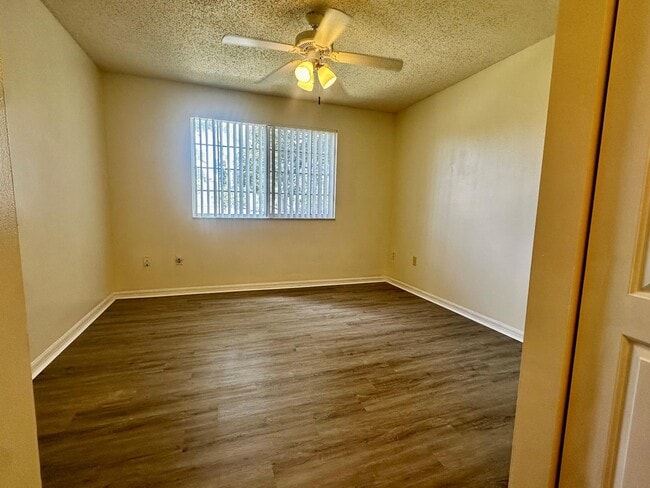 Building Photo - 1300 Crestwood Ct S