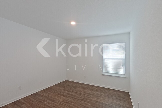 Building Photo - 914 Shady Brk