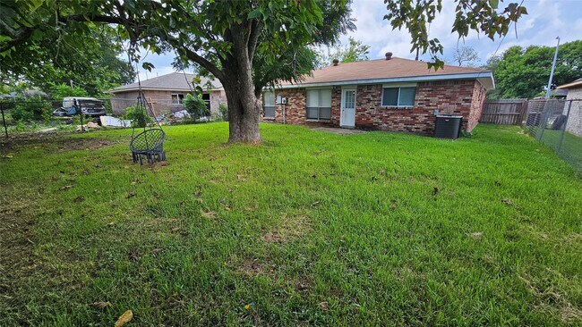 Building Photo - 5210 Russelville Rd