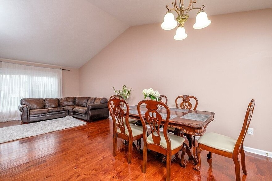 Building Photo - 1380 Stonechris Dr