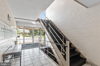 Building Photo - 3355 University Blvd W