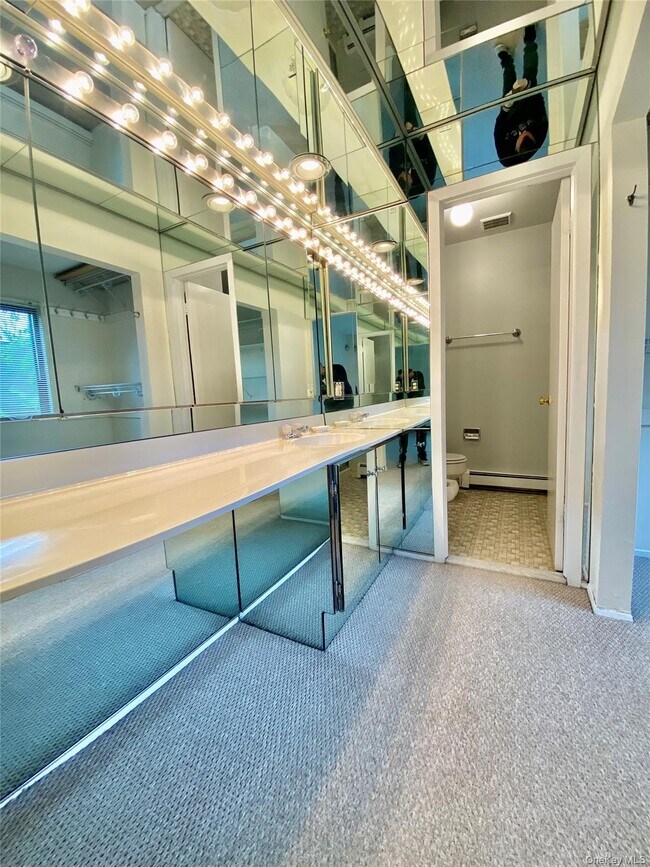 Building Photo - 75 Greenway Close