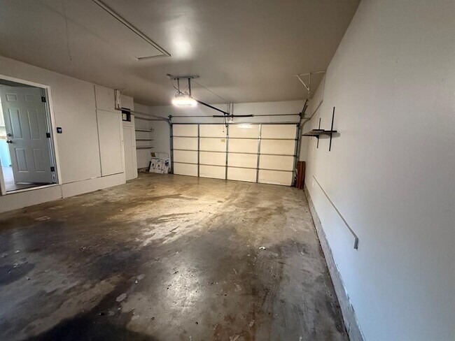 Building Photo - 5813 NW 66th St