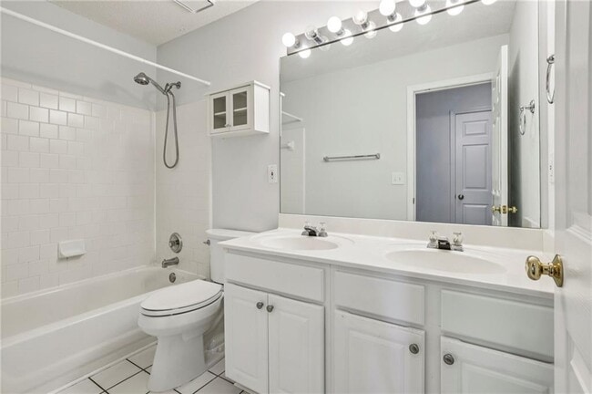 Building Photo - 615 Tammany Pointe