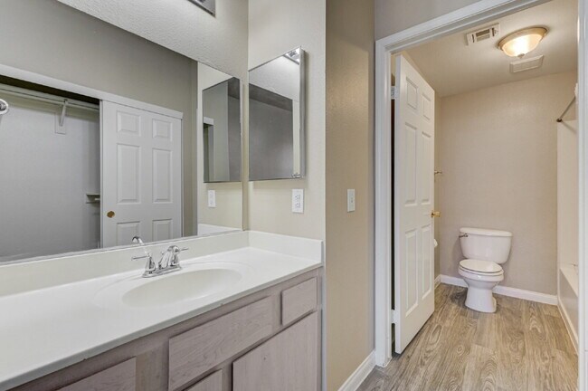 Building Photo - Ground Floor 2BD/2BA Condo in Gated Henderson Community – Resort-Style Amenities!
