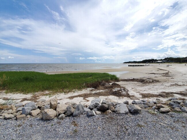 Building Photo - 309 Julia St