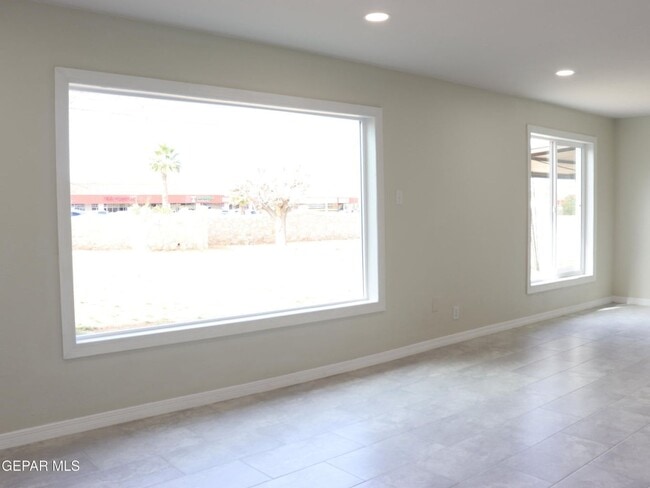 Building Photo - Beautiful 3 bed/2 baths and more for RENT