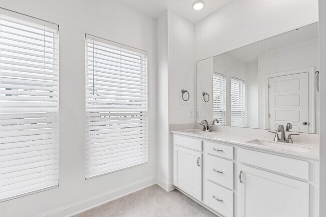 Building Photo - Stunning 4-Bedroom Home for Rent in Prime Cary Location!