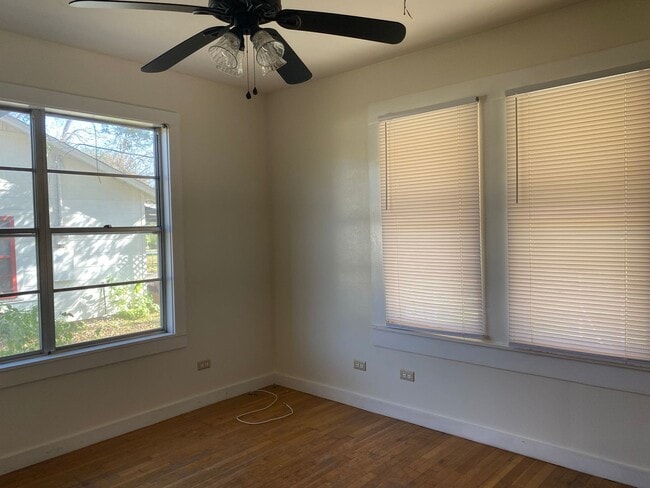 Building Photo - 933 Beck St