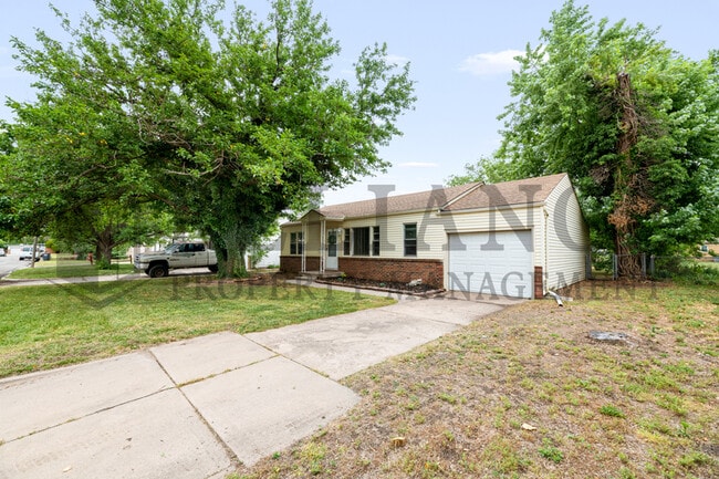 Building Photo - 2309 W Graber St